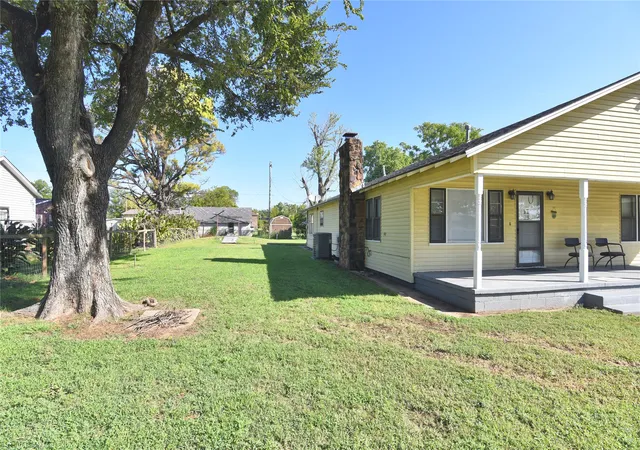 Photo 3 of Single family home for sale at 110 W 1st Street, Oilton, OK 74052 | MLS# 2622017 | Listing updated on 2026-10-02