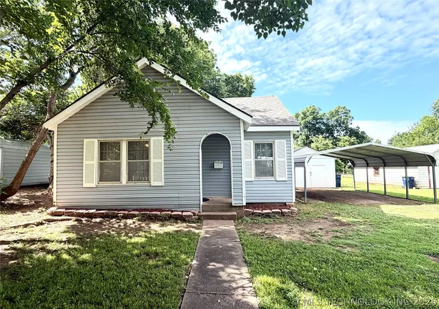 1st image of 704 E Caddo St, Cleveland, OK 74020 | MLS# 2622062