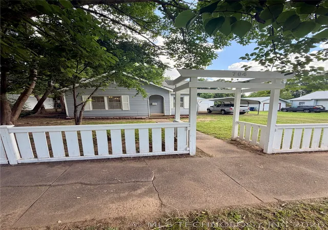 52nd image of 704 E Caddo St, Cleveland, OK 74020 | MLS# 2622062