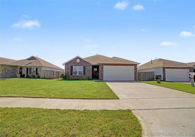Homes for sale in Collinsville, OK | 14209 N 75th Eastavenue, Collinsville, OK 74021 | MLS# 2621876