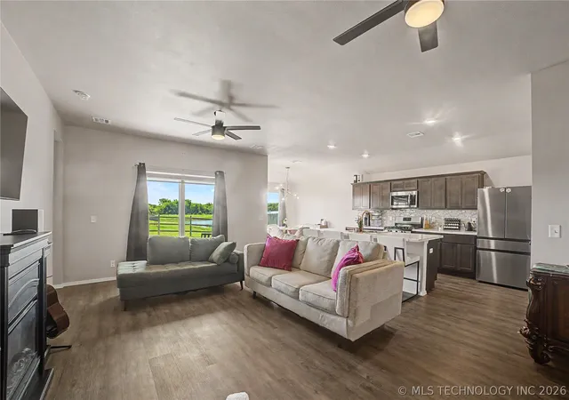 Homes for sale in Collinsville, OK | 14209 N 75Th Eastavenue, Collinsville, OK 74021 | MLS# 2621876