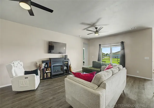 Homes for sale in Collinsville, OK | 14209 N 75Th Eastavenue, Collinsville, OK 74021 | MLS# 2621876