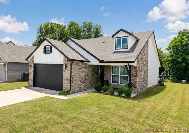 Homes for sale in Bixby, OK | 13406 S 93 Ave, Bixby, OK 74008 | MLS# 2621361