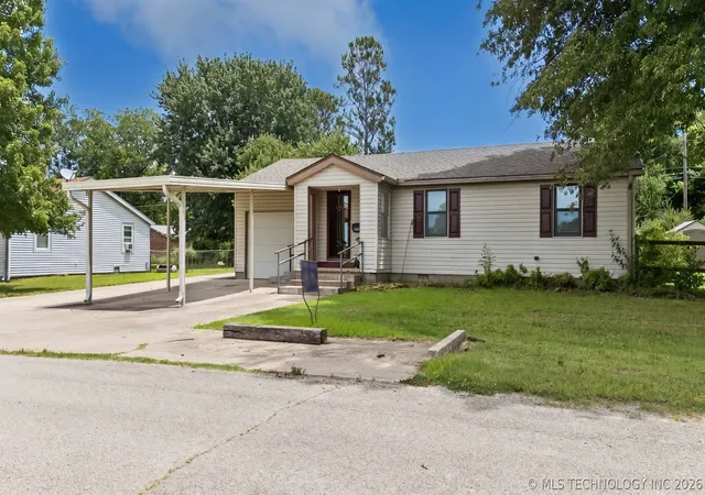 Homes for sale in Bartlesville, OK | 520 Ne Wilshire Ave, Bartlesville, OK 74006 | MLS# 2621860