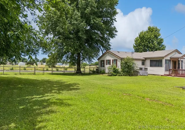 Homes for sale in Bartlesville, OK | 520 Ne Wilshire Ave, Bartlesville, OK 74006 | MLS# 2621860