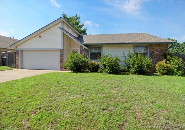 Homes for sale in Glenpool, OK | 1079 E 137th St, Glenpool, OK 74033 | MLS# 2622081