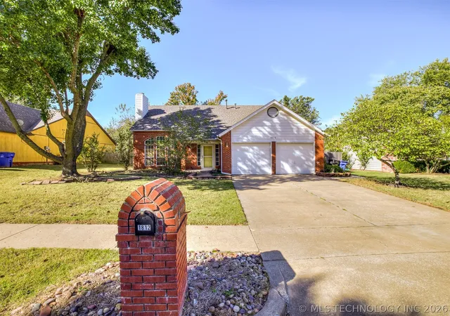 Photo 1 of Single family home for sale at 1812 S Gardenia Ave, Broken Arrow, OK 74012 | MLS# 2622193 | Listing updated on 2026-06-17