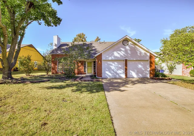 Photo 2 of Single family home for sale at 1812 S Gardenia Ave, Broken Arrow, OK 74012 | MLS# 2622193 | Listing updated on 2026-06-17
