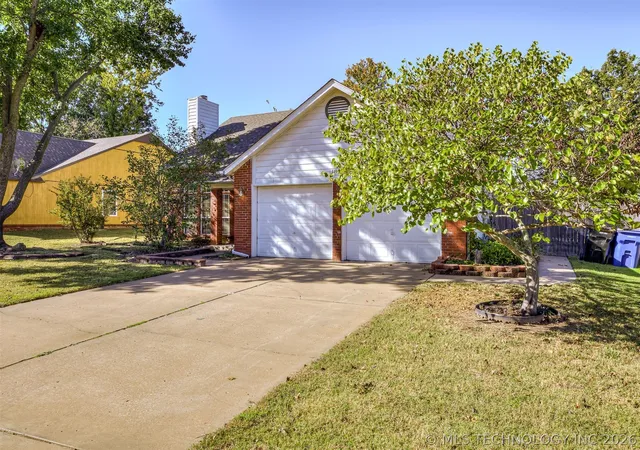 Photo 4 of Single family home for sale at 1812 S Gardenia Ave, Broken Arrow, OK 74012 | MLS# 2622193 | Listing updated on 2026-06-17