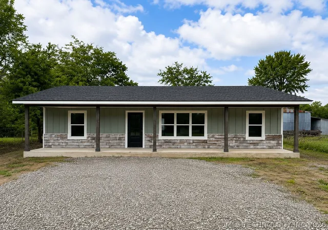 Photo 1 of Single family home for sale at 211 Manning Ave, Caddo, OK 74729 | MLS# 2621779 | Listing updated on 2026-08-28