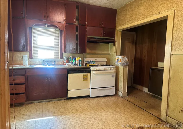 Homes for sale in Okmulgee, OK | 631 S Alabama Ave, Okmulgee, OK 74447 | MLS# 2622033