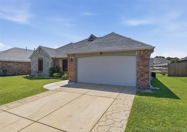 Homes for sale in Collinsville, OK | 11915 N 108Th Eastavenue, Collinsville, OK 74021 | MLS# 2621325