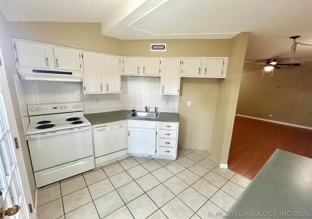 Listing Photo 4 - Condo for sale in building located at 13236 E 30th Pl, Tulsa, OK 74134 - Unit #C
