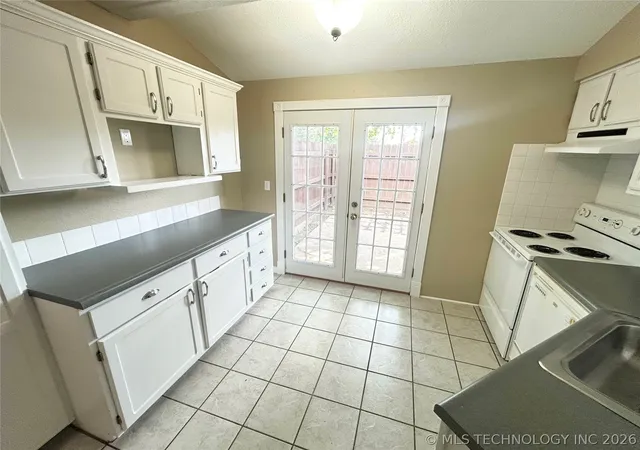 Listing Photo 5 - Condo for sale in building located at 13236 E 30th Pl, Tulsa, OK 74134 - Unit #C