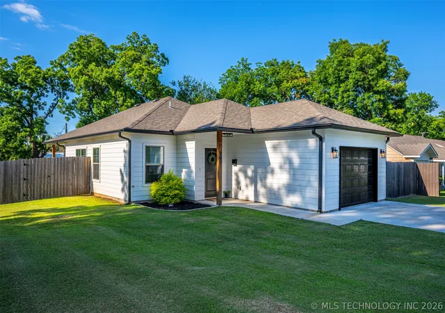 1st image of 900 E 6th, Ada, OK 74820 | MLS# 2622290