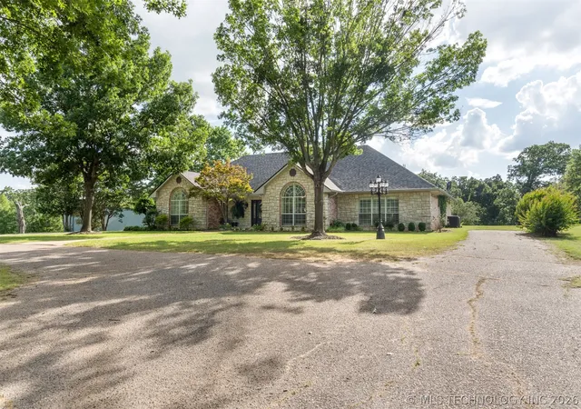 Photo 3 of Single family home for sale at 1727 N Washington, Durant, OK 74701 | MLS# 2622292 | Listing updated on 2026-08-20