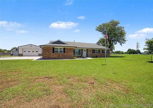 Homes for sale in Oologah, OK | 1120 S Sequoyah Dr, Oologah, OK 74053 | MLS# 2622269