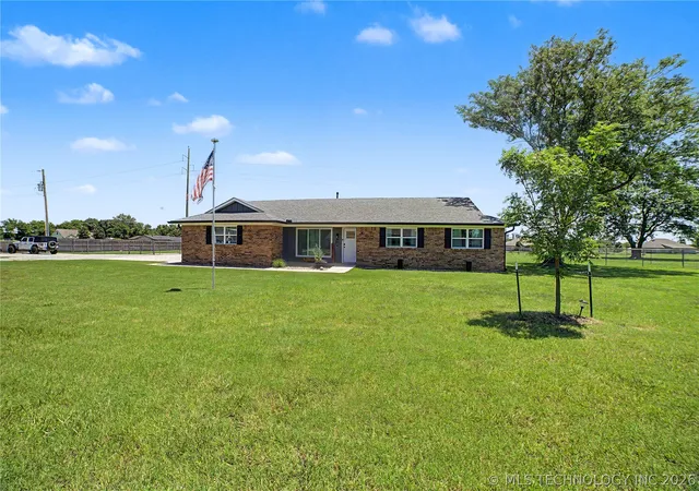 Homes for sale in Oologah, OK | 1120 S Sequoyah Dr, Oologah, OK 74053 | MLS# 2622269