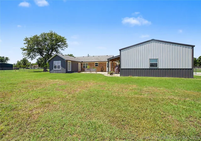 Homes for sale in Oologah, OK | 1120 S Sequoyah Dr, Oologah, OK 74053 | MLS# 2622269
