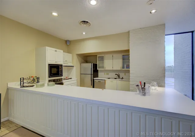 Listing Photo 2 - Condo for sale in building located at 1502 S Boulder Ave, Tulsa, OK 74119 - Unit #18K