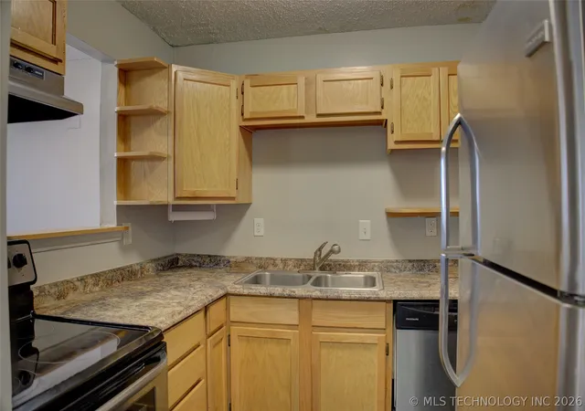 Photo 3 of Condo for sale at 1502 S Boulder Ave #18K, Tulsa, OK 74119 | MLS# 2622239 | Listing updated on 2026-08-24