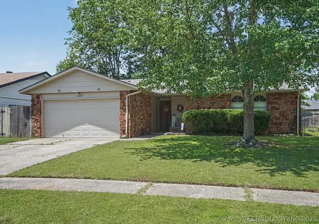 Homes for sale in Broken Arrow, OK | 11827 E 62nd Pl, Broken Arrow, OK 74012 | MLS# 2622312