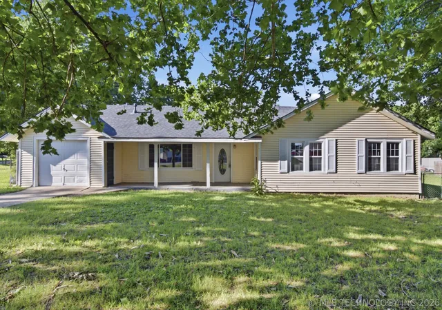 Homes for sale in Beggs, OK | 401 E Main St, Beggs, OK 74421 | MLS# 2621021