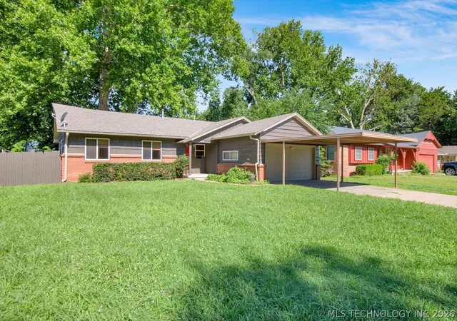 Homes for sale in Bartlesville, OK | 421 Yale Dr, Bartlesville, OK 74006 | MLS# 2601934