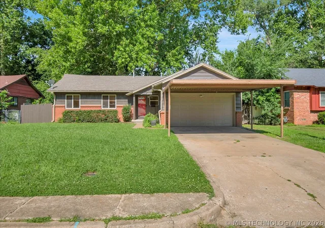Homes for sale in Bartlesville, OK | 421 Yale Dr, Bartlesville, OK 74006 | MLS# 2601934