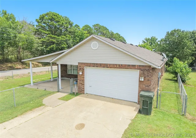Photo 2 of Sale Pending at 1122 Green St, Sallisaw, OK 74955 | MLS# 2622333 | Listing updated on 2026-08-20