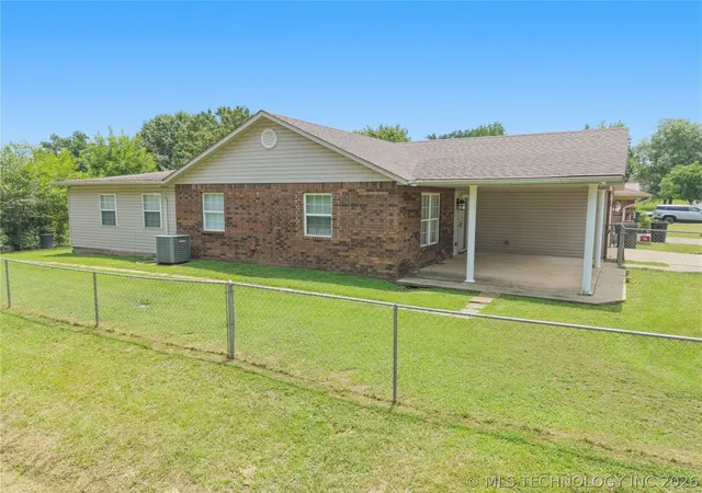 Photo 5 of Sale Pending at 1122 Green St, Sallisaw, OK 74955 | MLS# 2622333 | Listing updated on 2026-08-20