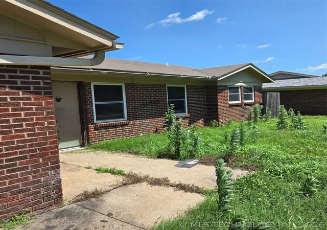Homes for sale in Bartlesville, OK | 425 Nw Oak Park Rd, Bartlesville, OK 74003 | MLS# 2622149