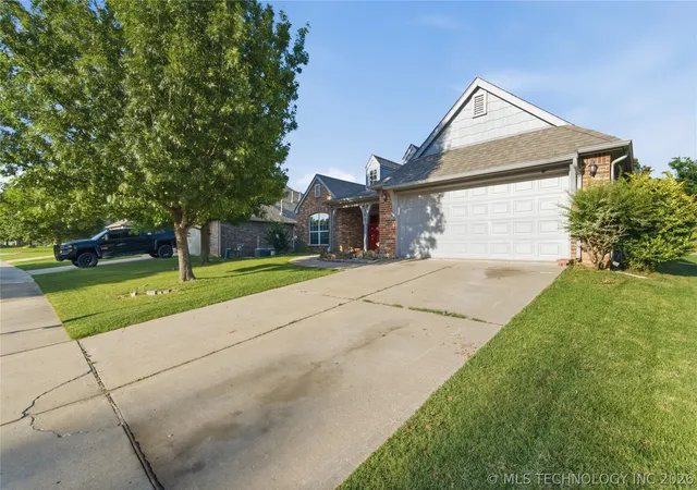 Homes for sale in Broken Arrow, OK | 809 S 71st St S, Broken Arrow, OK 74014 | MLS# 2622415