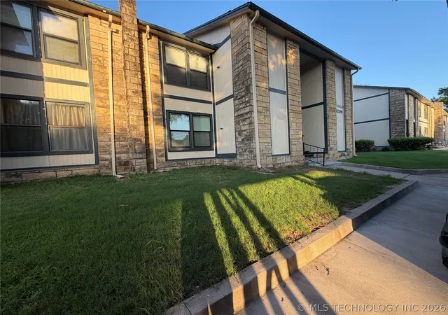 Homes for sale in Bartlesville, OK | 5209 Nowata Rd #B-101, Bartlesville, OK 74006 | MLS# 2621982