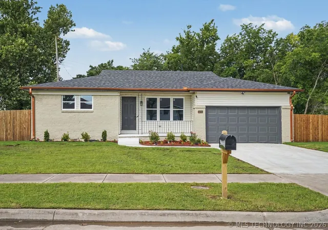 Homes for sale in Tulsa, OK | 2158 S 104th Eastavenue, Tulsa, OK 74129 | MLS# 2622424