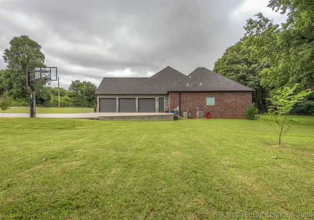 Photo 4 of Single family home for sale at 16911 S 321st Eastavenue, Coweta, OK 74429 | MLS# 2622160 | Listing updated on 2026-08-28