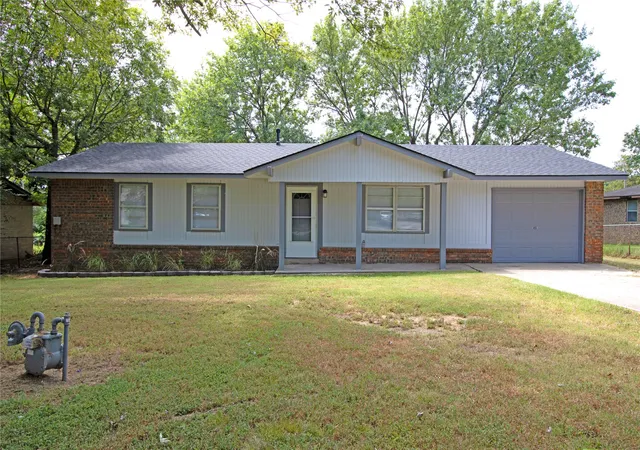 Photo 1 of Single family home for sale at 1004 Ne 9th Street, Wagoner, OK 74467 | MLS# 2622372 | Listing updated on 2026-08-26