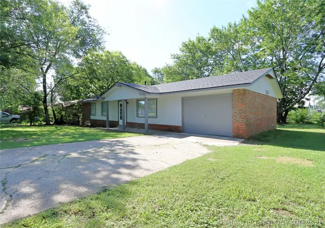 Homes for sale in Wagoner, OK | 1004 Ne 9th St, Wagoner, OK 74467 | MLS# 2622372