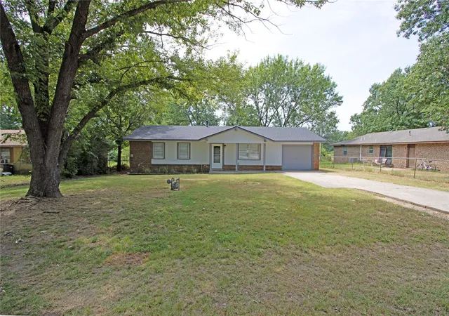 Photo 3 of Single family home for sale at 1004 NE 9th Street, Wagoner, OK 74467 | MLS# 2622372 | Listing updated on 2026-08-26