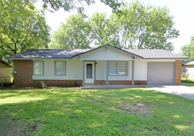 Photo 4 of Single family home for sale at 1004 NE 9th Street, Wagoner, OK 74467 | MLS# 2622372 | Listing updated on 2026-08-26