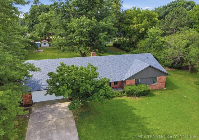 2nd image of 25302 E 64th St S, Broken Arrow, OK 74014 | MLS# 2621960