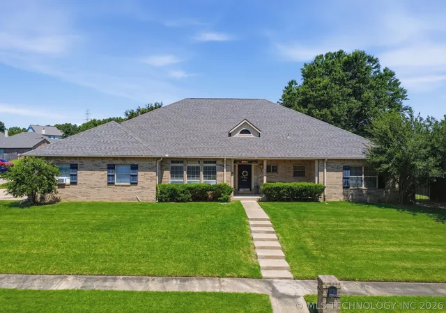 Photo 1 of Sale Pending at 6400 E El Paso Pl, Broken Arrow, OK 74014 | MLS# 2622234 | Listing updated on 2026-08-24