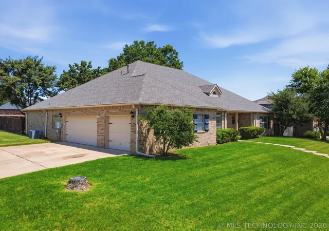 Photo 2 of Sale Pending at 6400 E El Paso Pl, Broken Arrow, OK 74014 | MLS# 2622234 | Listing updated on 2026-08-24