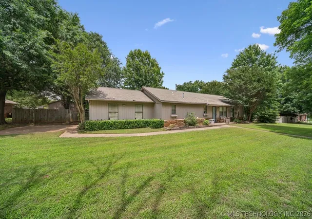 Homes for sale in Broken Arrow, OK | 25001 E 110th St S, Broken Arrow, OK 74014 | MLS# 2622307