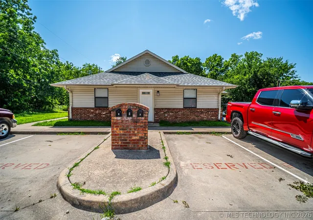 Homes for sale in Madill, OK | 204 S 11th, Madill, OK 73446 | MLS# 2622352
