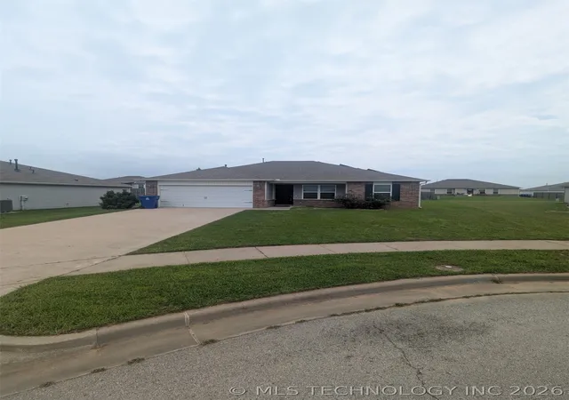 Homes for sale in Broken Arrow, OK | 1521 S 29th Ct, Broken Arrow, OK 74014 | MLS# 2622442