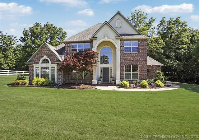 Photo 4 of Sale Pending at 2325 W Lowry Rd, Claremore, OK 74017 | MLS# 2622514 | Listing updated on 2026-09-30