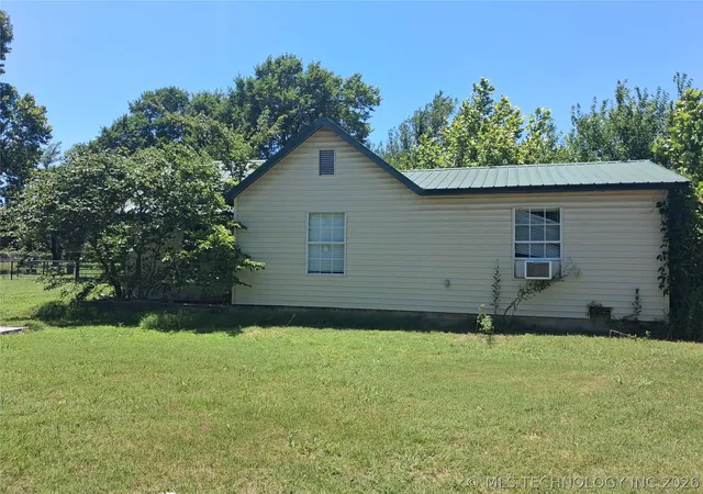 Photo 1 of Single family home for sale at 805 Sw 4th Street, Jones, OK 73049 | MLS# 2622624 | Listing updated on 2026-08-20