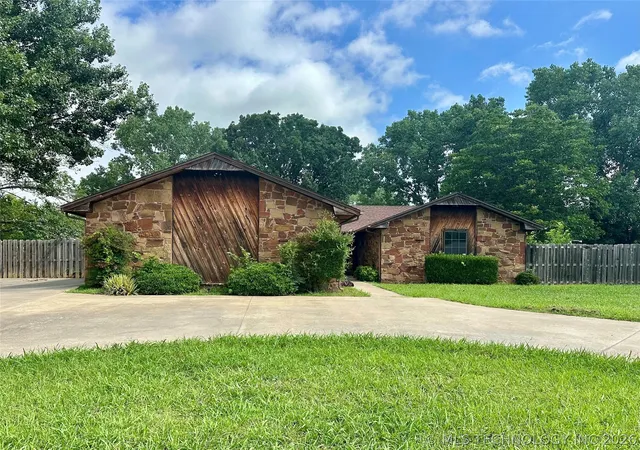 Homes for sale in Sulphur, OK | 1004 Oak Dr, Sulphur, OK 73086 | MLS# 2622620