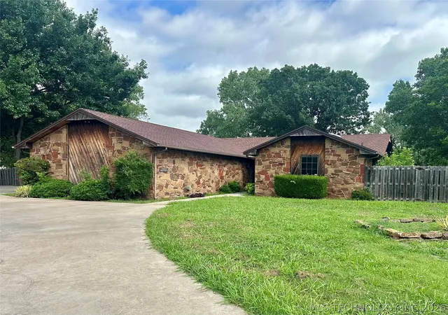 Homes for sale in Sulphur, OK | 1004 Oak Dr, Sulphur, OK 73086 | MLS# 2622620